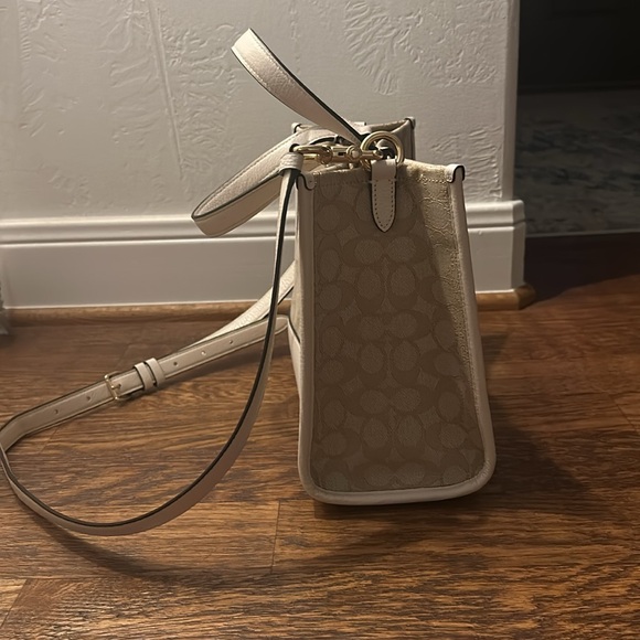 COPY - Cream Coach Shoulder Bag - Picture 4 of 5